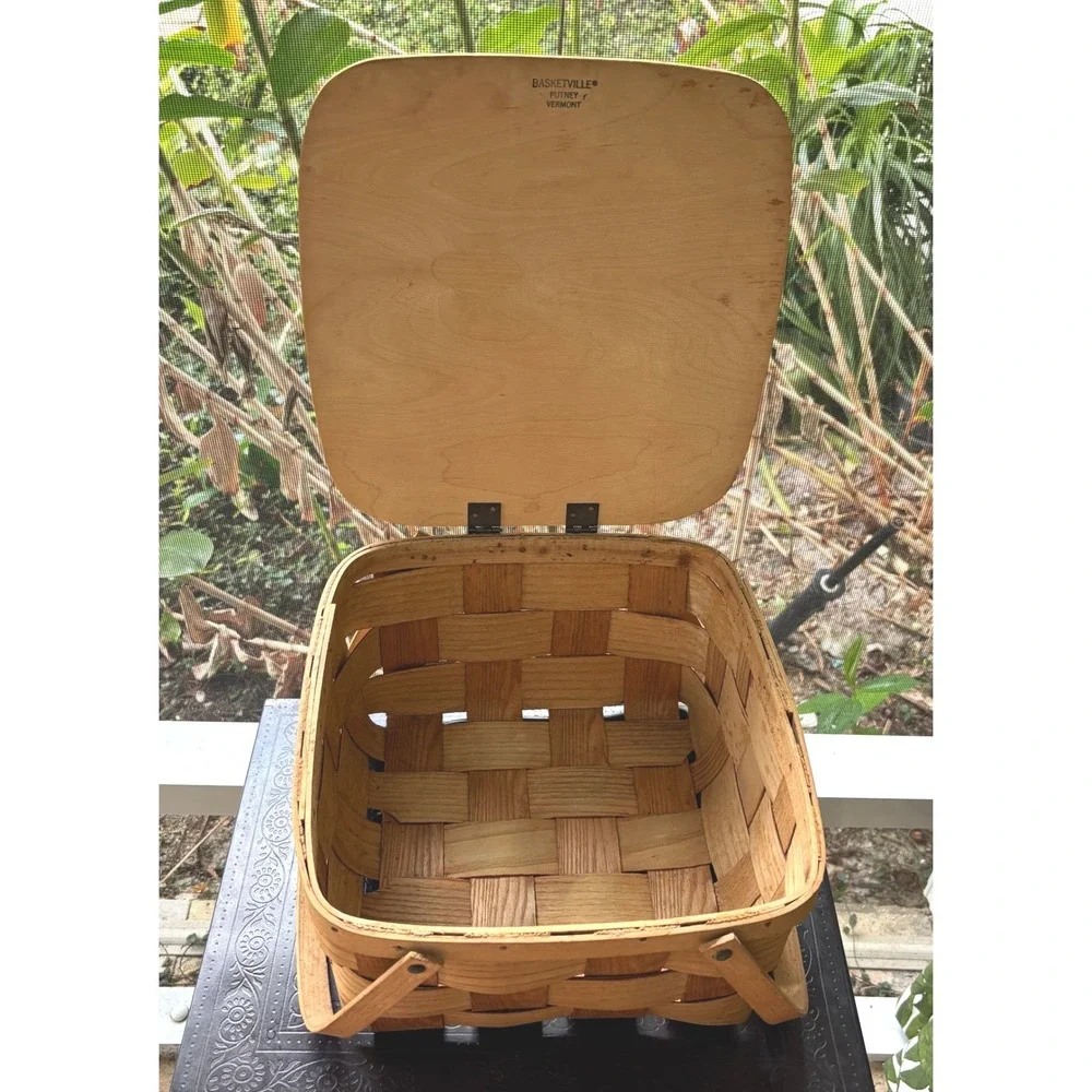 Basketville Putney VT Handcrafted‎ Wood Picnic Basket w Lid Double Handle USA
